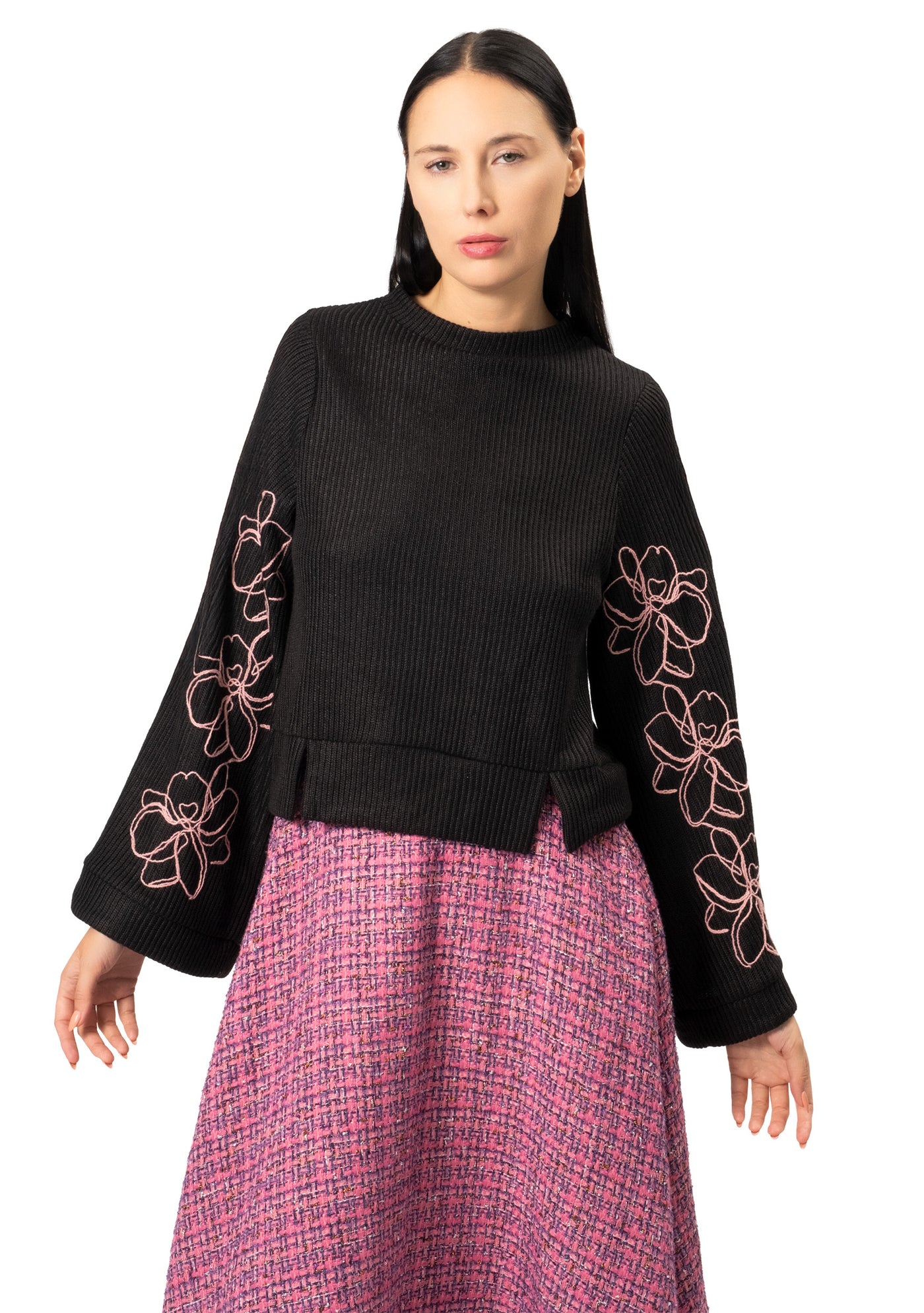 EMBROIDERED SLEEVE KNIT TOP