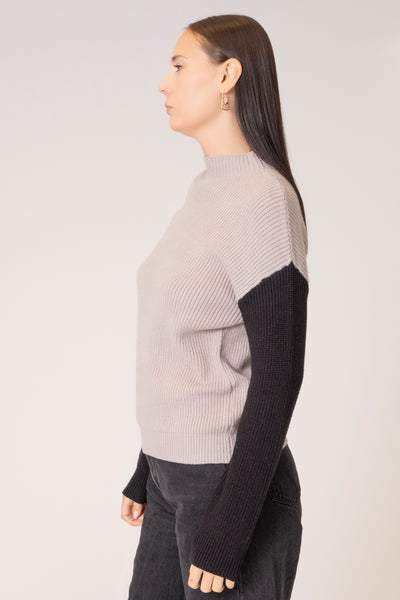 TWO TONE KNIT TOP