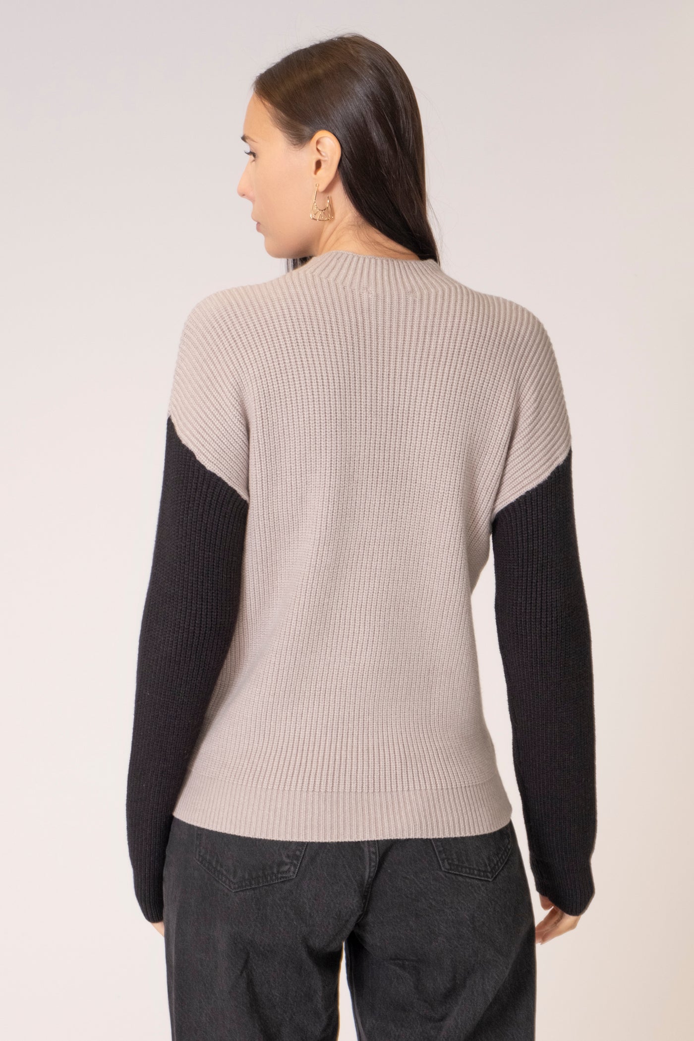 TWO TONE KNIT TOP