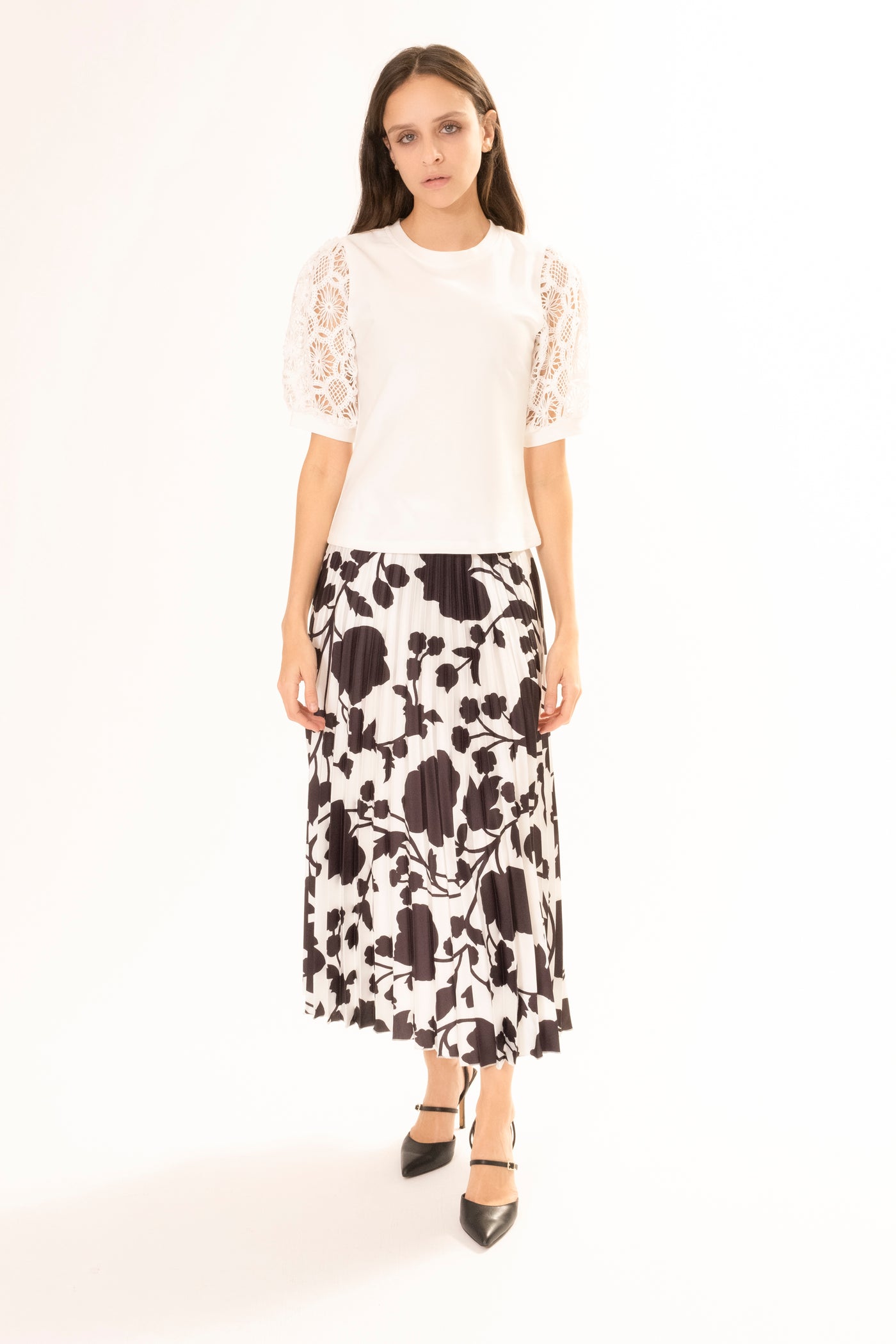 BLACK & WHITE FLORAL PLEAT SKIRT