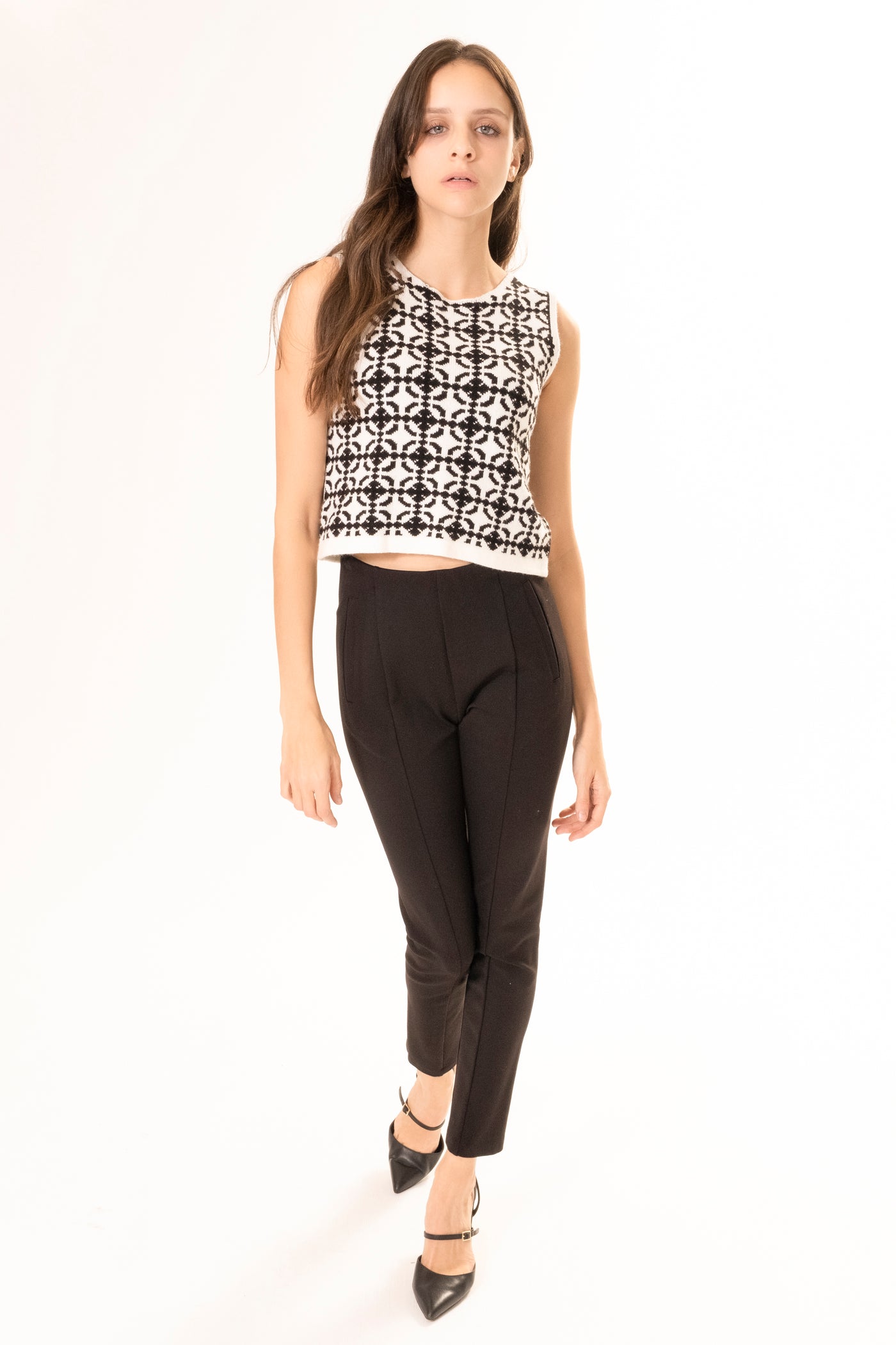 INTARSIA KNIT SLEEVELESS TOP
