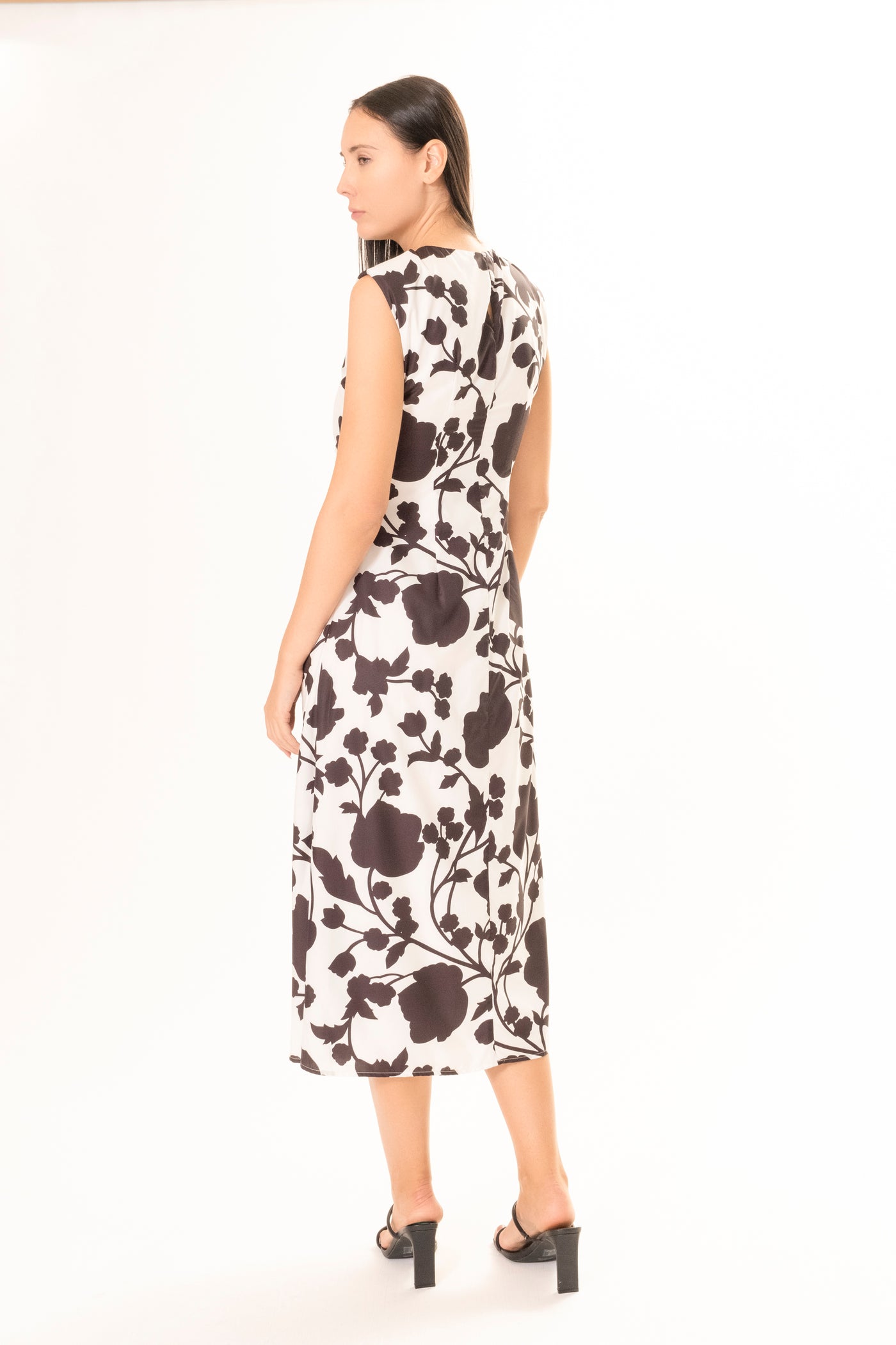 BLACK & WHITE FLORAL SLEEVELESS DRESS