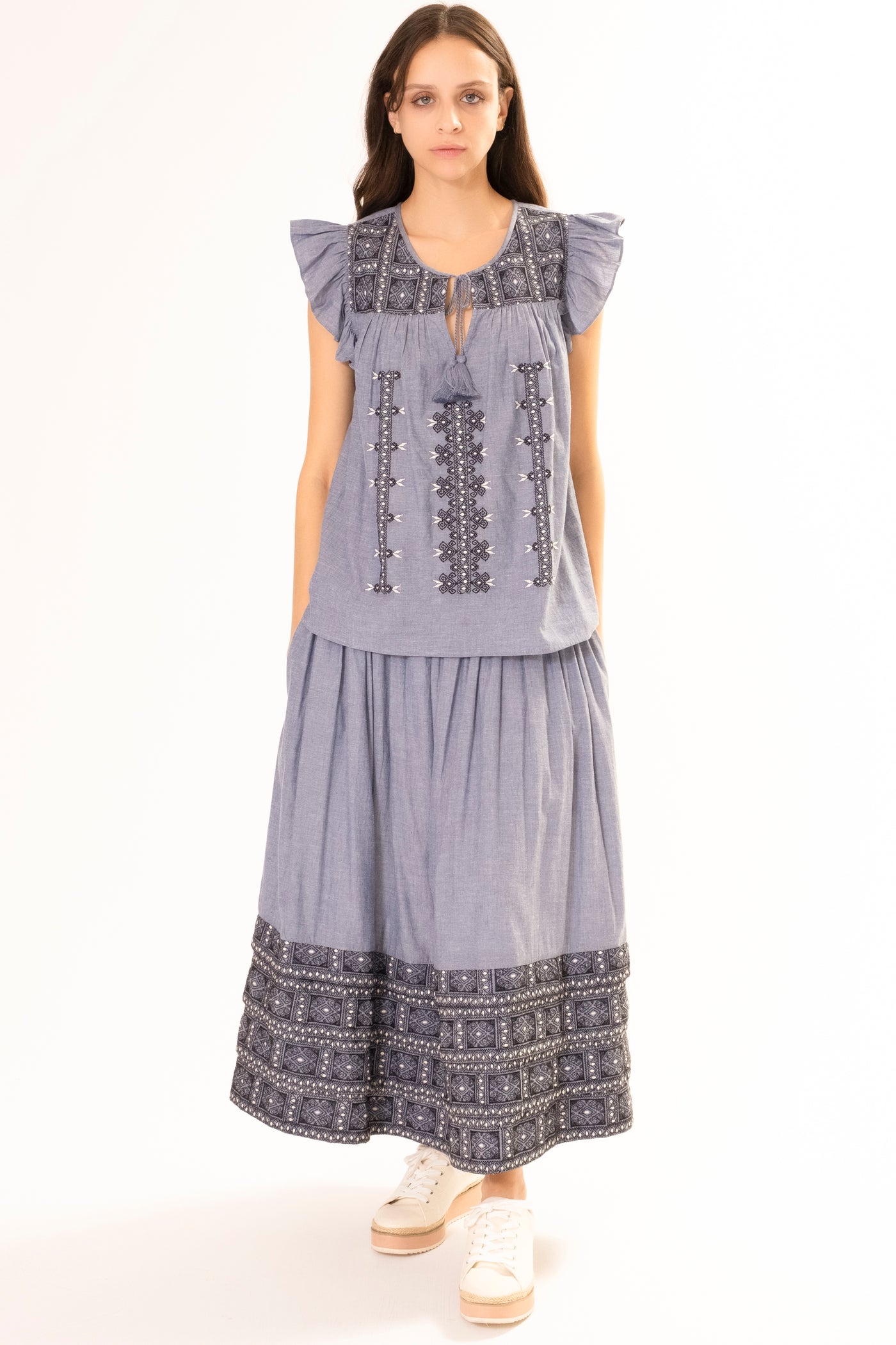 CHAMBRAY EMBROIDERED RUFFLE TOP